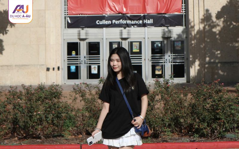 UNIVERSITY OF HOUSTON VÀ NỤ CƯỜI TỎA NẮNG CỦA CÔ GÁI KIẾN TRÚC SƯ TƯƠNG LAI