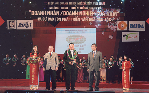 Du học Á-Âu được trao tặng doanh nghiệp tiêu biểu năm 2015