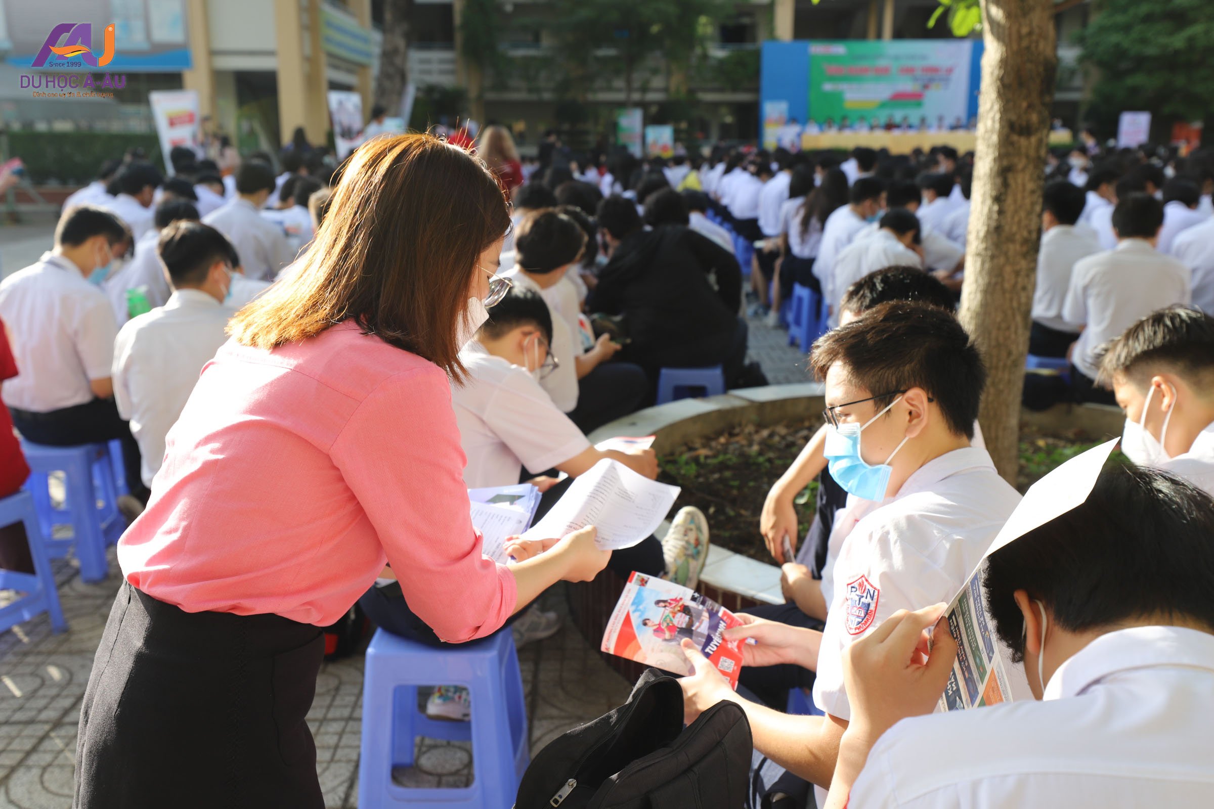 Ngày hội tuyển sinh tại trường THPT Phú Nhuận